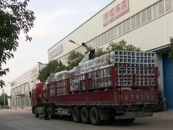 日產(chǎn)300噸<a href=http://m.belaedu.com.cn/product/ target=_blank class=infotextkey>玉米深加工設(shè)備</a>發(fā)貨現(xiàn)場